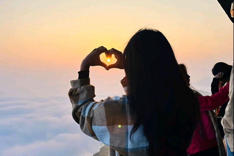Pokhara: Manungkot Sunrise Tour with Hotel Pickup & Guide
