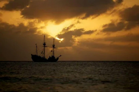 Barco Pirata ao Pôr do Sol em Alanya: Música e Festa da EspumaSUNSET PIRATE + TRANSFERÊNCIA