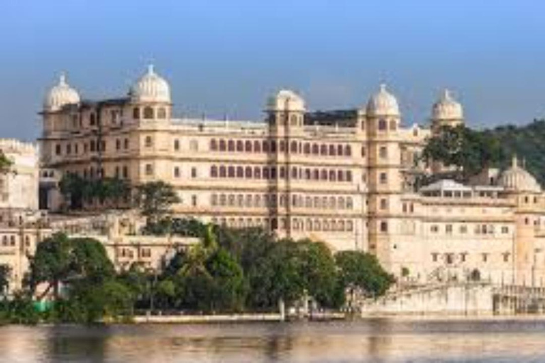 Udaipur: City Highlights Tour with Hotel Pickup
