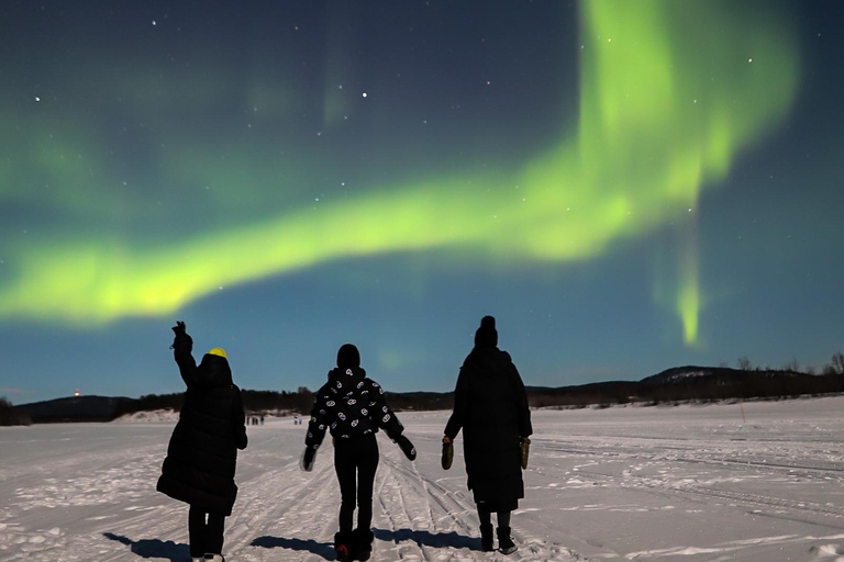 Saariselkä,Kakslauttanen: Aurora Hunting & Photography Tour. Private Aurora Hunting & Photography Tour By Minivan