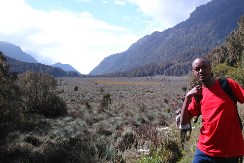 UGANDA-DE PAREL VAN AFRIKA :WANDELEN, BERGBEKLIMMEN &amp; FIETSEN.