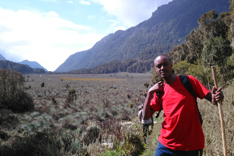 UGANDA-DE PAREL VAN AFRIKA :WANDELEN, BERGBEKLIMMEN &amp; FIETSEN.