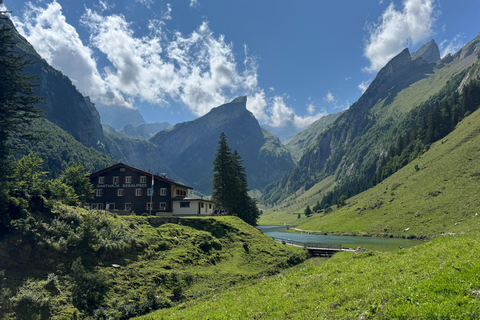 Von Zürich: Private Wanderung zum atemberaubenden SeealpseeVon Zürich aus: Private Wanderung zum atemberaubenden Seealpsee