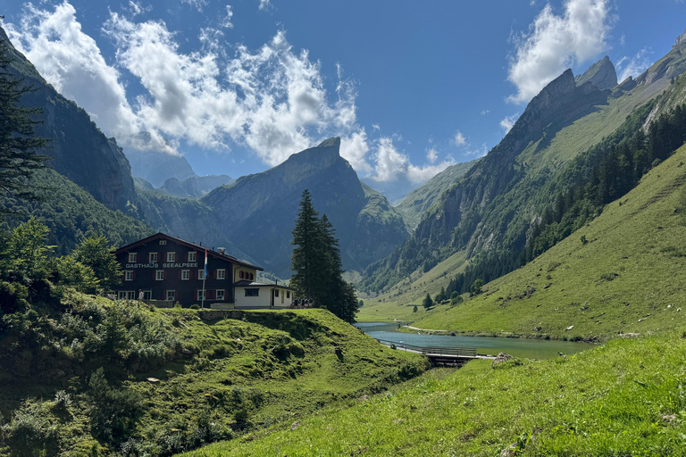 Von Zürich: Private Wanderung zum atemberaubenden SeealpseeVon Zürich aus: Private Wanderung zum atemberaubenden Seealpsee