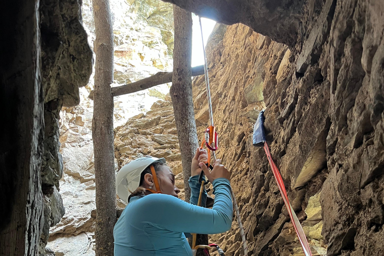 Bakú: excursión de escalada al castillo de hadas de Zagatala con acampadaBakú: Excursión al castillo encantado de Zagatala con acampada