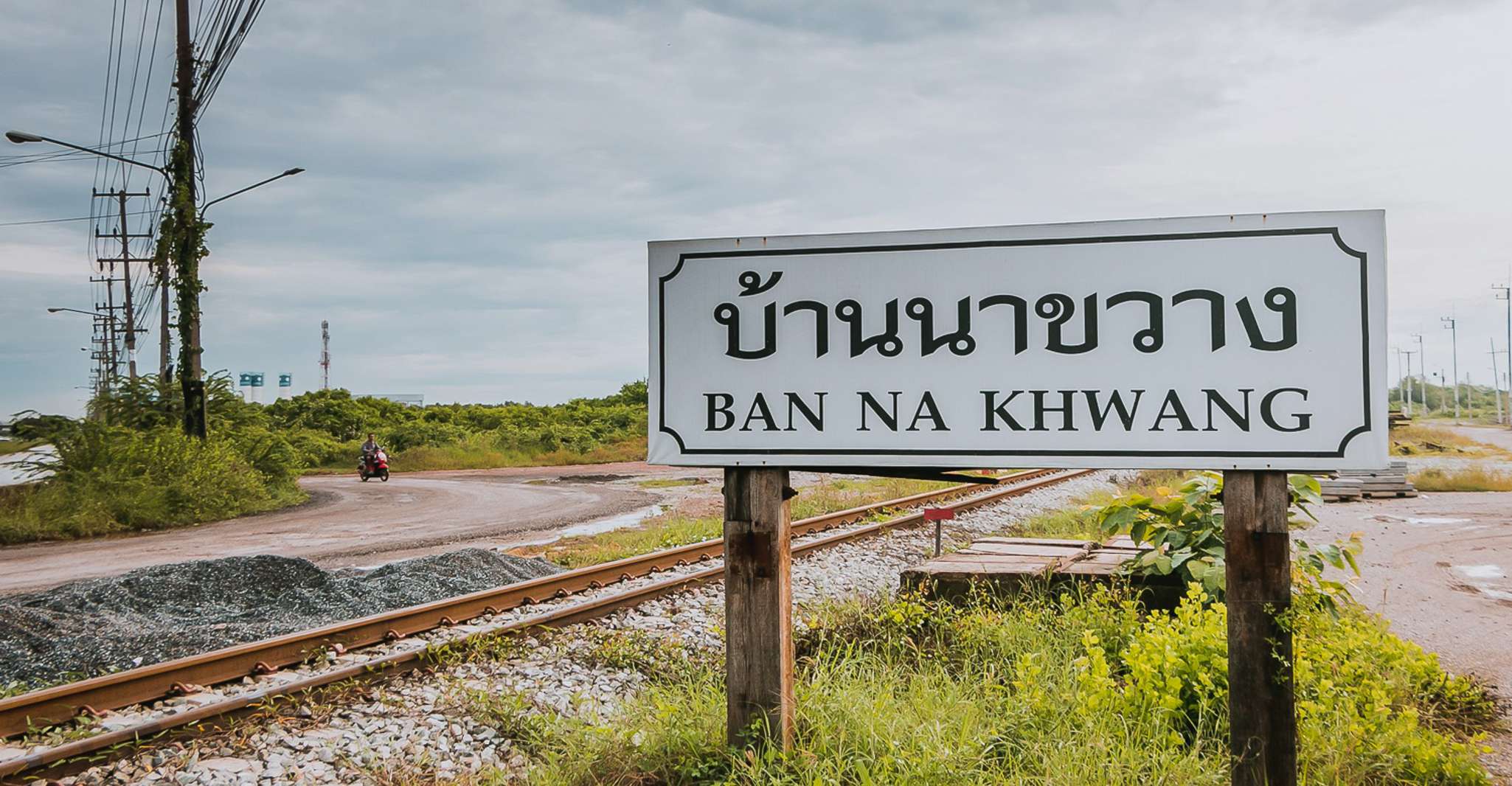 Bangkok, Damnoen Saduak Market and Maeklong Railway Market - Housity