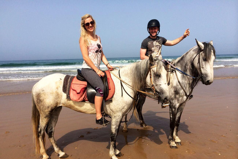 Agadir e Taghazout: Passeio a cavalo de 2 horas na praia ao pôr do solTour de 2 horas em inglês, francês, alemão ou polonês