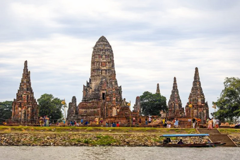 Ayutthaya: Private River Temple Cruise with Photographer