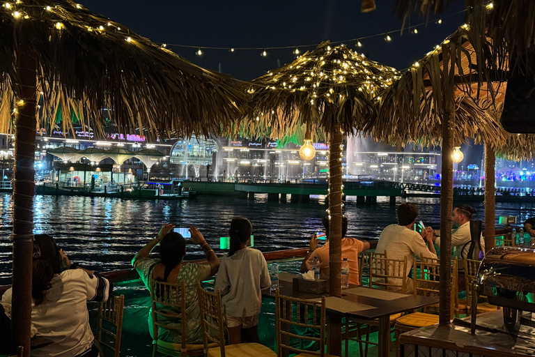 迪拜河阿拉伯独桅帆船巡游、小型游艇码头表演、自助餐和饮料选项迪拜河游船+晚餐+现场舞蹈表演（不含接送服务）