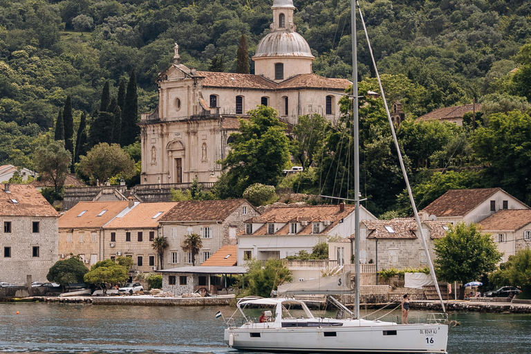 Tours en bateau dans la baie de Boka avec &quot;Katica : &quot;Visite de la Dame des Rochers