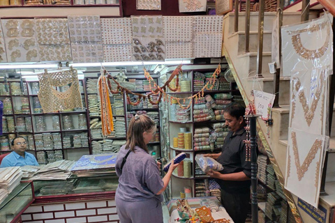 Curated Home Décor & Souvenir Shopping Tour (Women-Led) Home Décor & Souvenir Shopping Tour (Women-Led) - Half-Day