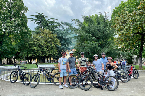 Excursion en E-Bike dans les carrières de marbre de Carrare avec dégustation de saindoux