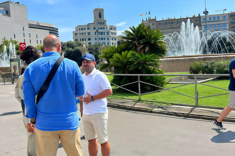 Barcelone : visite à pied de la Sagrada Família et du quartier gothiqueEnglish Guide