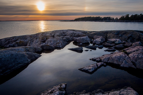 Helsinki : Excursion en kayak au soleil de minuit avec feu de camp