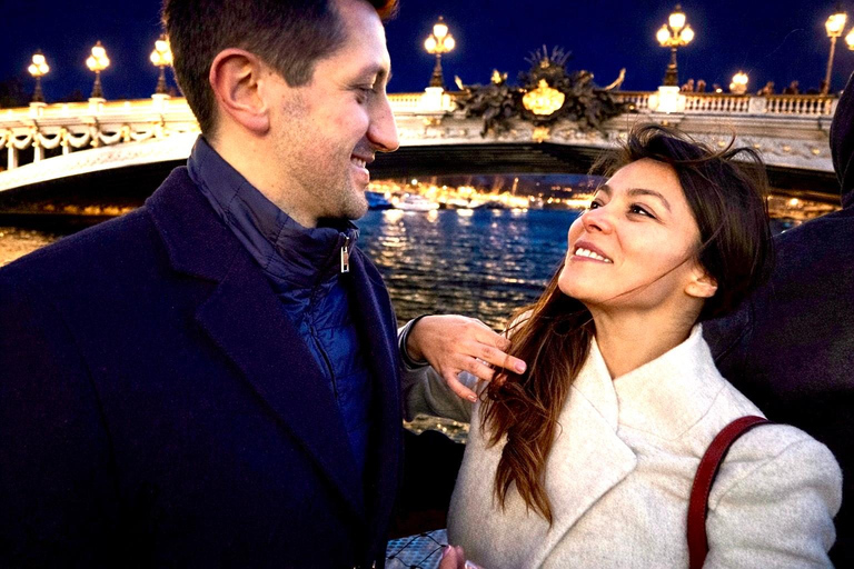 Paris: Day or Evening River Cruise with Musical Ambiance Paris: Evening River Cruise with Musical Ambiance & Postcard