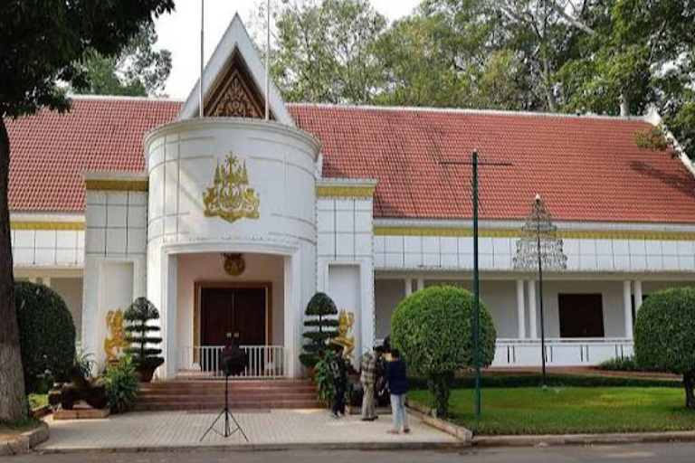 Siem Reap: APOPO, Killing Fields, Wat Bo & Wat Preah Enkosei Private Tour by Tuk-Tuk & Licensed Guide