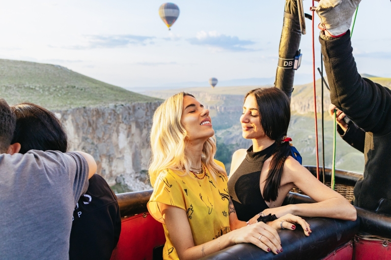 Von Istanbul: 3-tägige Reise nach Kappadokien mit Ballon+Höhlenhotel