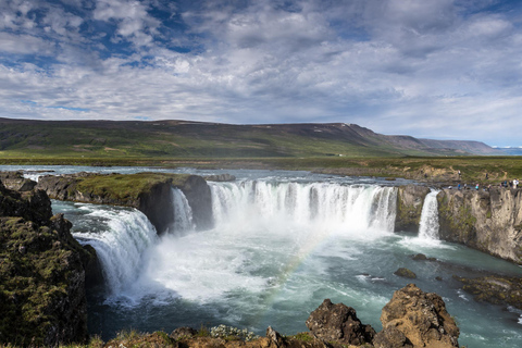 Siglufjörður: Akureyri, Goðafoss & Black Sand Beach Tour