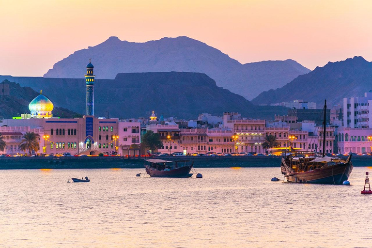 Muscat: Street Food & Souq Walk tour