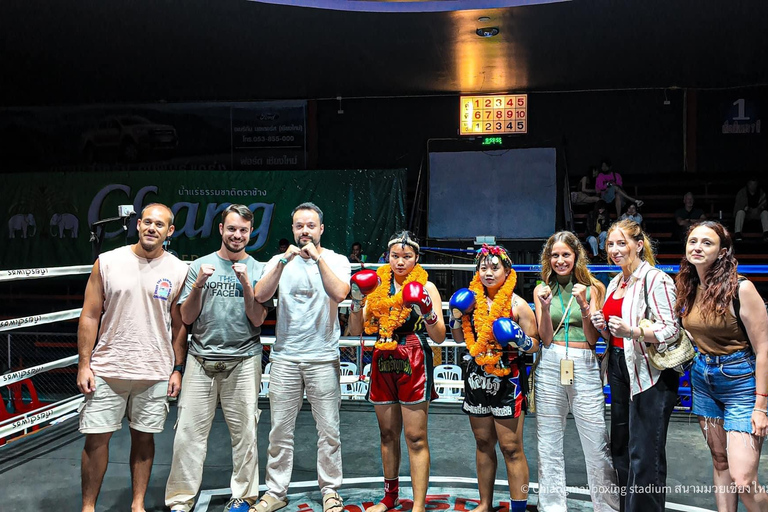 Chiangmai : Estadios de boxeo de Chiangmaiที่นั่ง Lado del ring