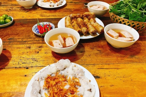 Hanoi: Recorrido a pie por la comida callejera en grupo reducido con guía localHora de cenar