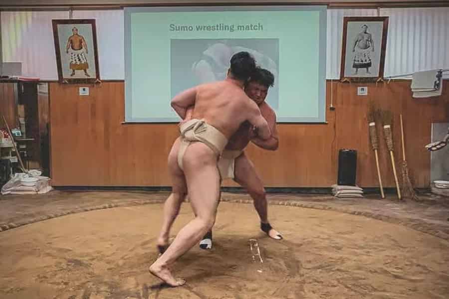 Tokio: Sumo-Show und kulinarisches Erlebnis im Tokyo Sumo Room. Foto: GetYourGuide Tokio: Sumo-Show und kulinarisches Erlebnis im Tokyo Sumo Room. Foto: GetYourGuide