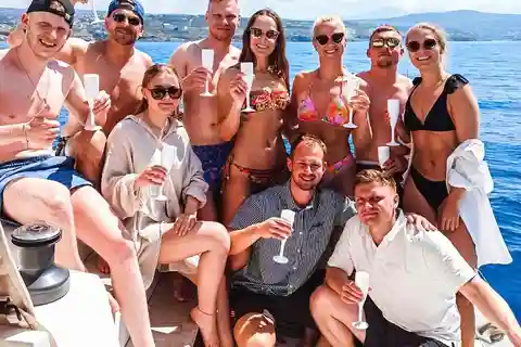 Chania: Crociera mattutina in catamarano con pranzo e bevande premium
