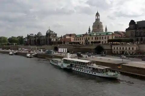 From Prague: Dresden & Schloss Moritzburg Day Trip