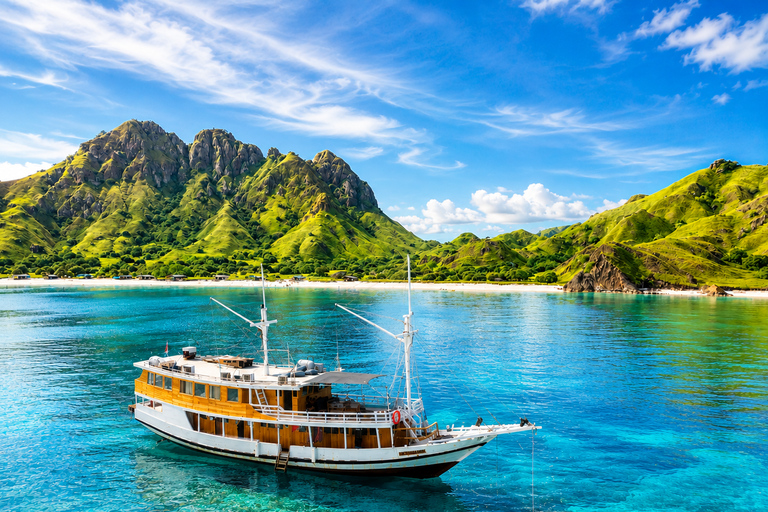 Labuan Bajo: 3-Day Komodo Sailing & Overland Tour, 12 Stops Standard Boat | 3-Day Komodo Sailing | 9 Stops | No Overland