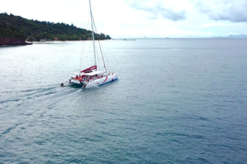 Phuket : Excursión en catamarán por los cabos Coral, Racha y Phromthep
