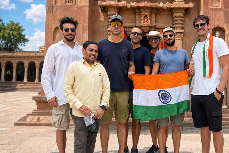 Varanasi: Personalized Walking Tour with Local Guide