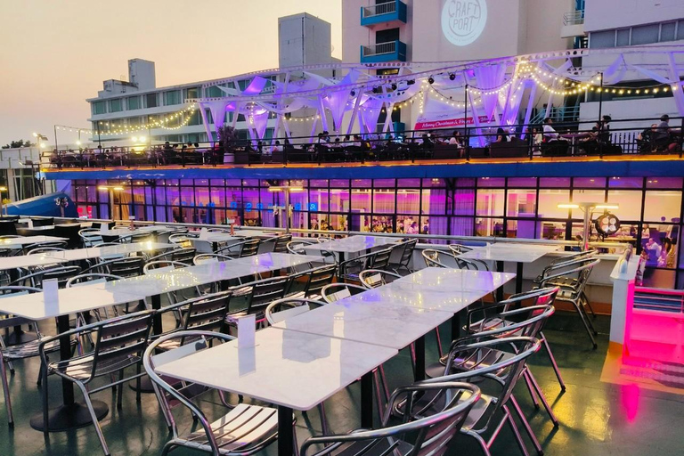 Bangkok: Carnival Party Dinner Cruise with Live Performance