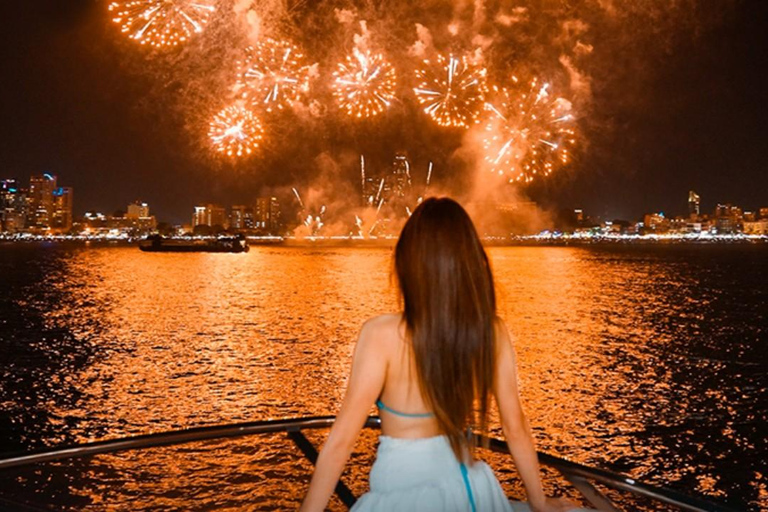 Phuket：New Year’s Eve Cruise with Fireworks & DJ party Rhapsody Happy New Year Event Single ticket