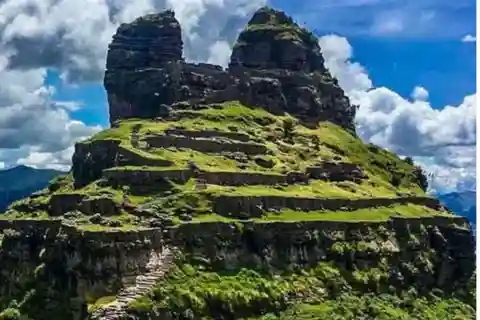 Depuis Cusco : Excursion à Waqrapukara avec déjeuner