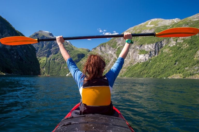 Geiranger: Excursión guiada en kayak por el fiordo de Geiranger