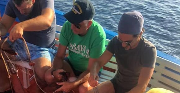 Siracusa: Sunrise Fishing Trip with Aperitif and Snorkeling at Plemmirio