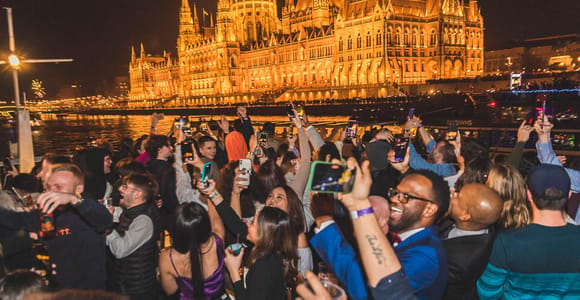 Budapest: Boat Party with the Option of Unlimited Drinks