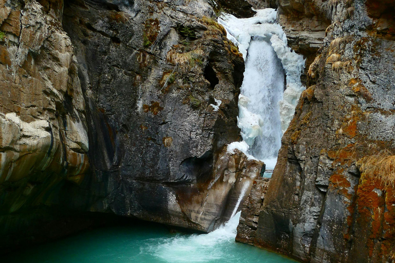 Banff & Yoho: Moraine, Louise, Emerald Lake, Canyon & Falls