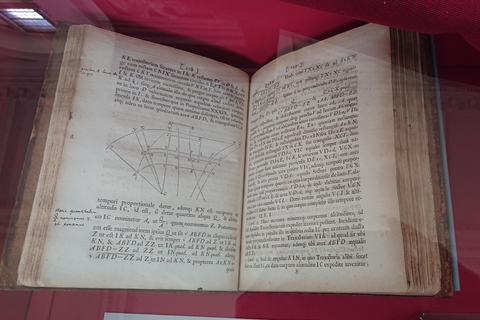 Cambridge: Entertaining walking tour with friendly companion