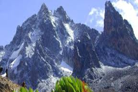 Nairobi: 6-Day Mount Kenya Climb via Chogoria Route