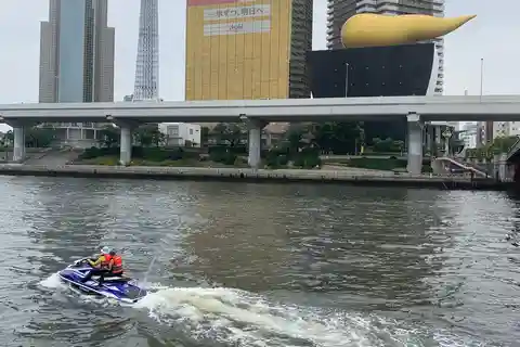 浅草 : ジェットスキーで東京湾と運河を探検する