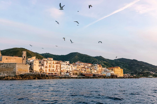 Cefalù: Mini Yacht with Snorkel Stops, Caves and Aperitif