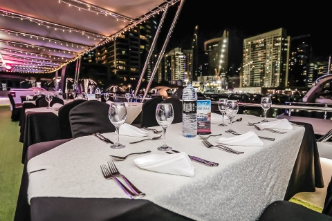 Dubai Marina: Dinnerfahrt mit Getränken & Live-MusikDubai Marina: Bootsfahrt bei Sonnenuntergang mit Abendbuffet