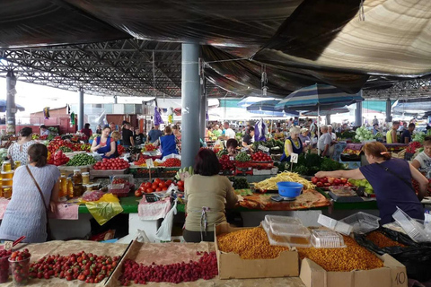 Chisinau: Local Central Market Treasure Hunt with Host