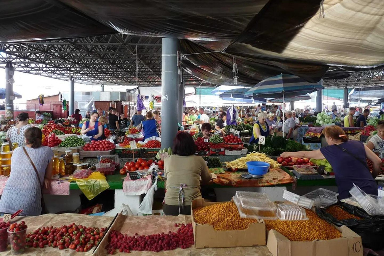 Chisinau: Local Central Market Treasure Hunt with Host