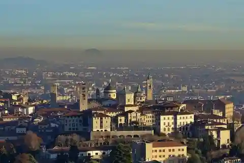 Bergamo i Città Alta: wycieczka z przewodnikiem na rowerach elektrycznych