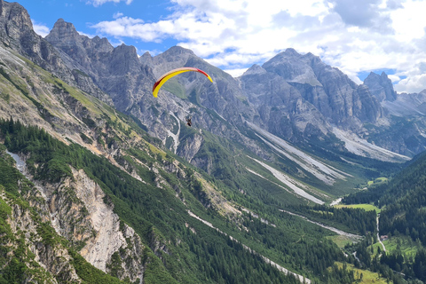 Neustift im Stubaital: Tandem Paragliding Flight Stubaital: Classic Tandem Paragliding Flight