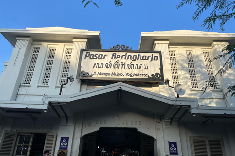 Malioboro Street Walking Tour with local snacks tasting