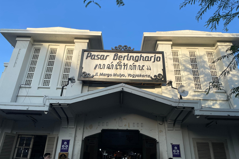 Malioboro Street Walking Tour with local snacks tasting