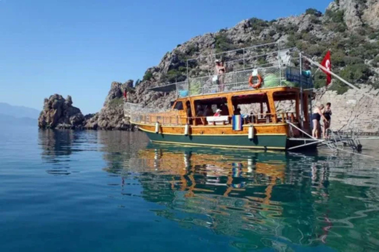 Kuşadası: Sunrise Boat Cruise with Breakfast & Swim Stops